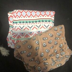 Pajama pants, both mall, in good condition
